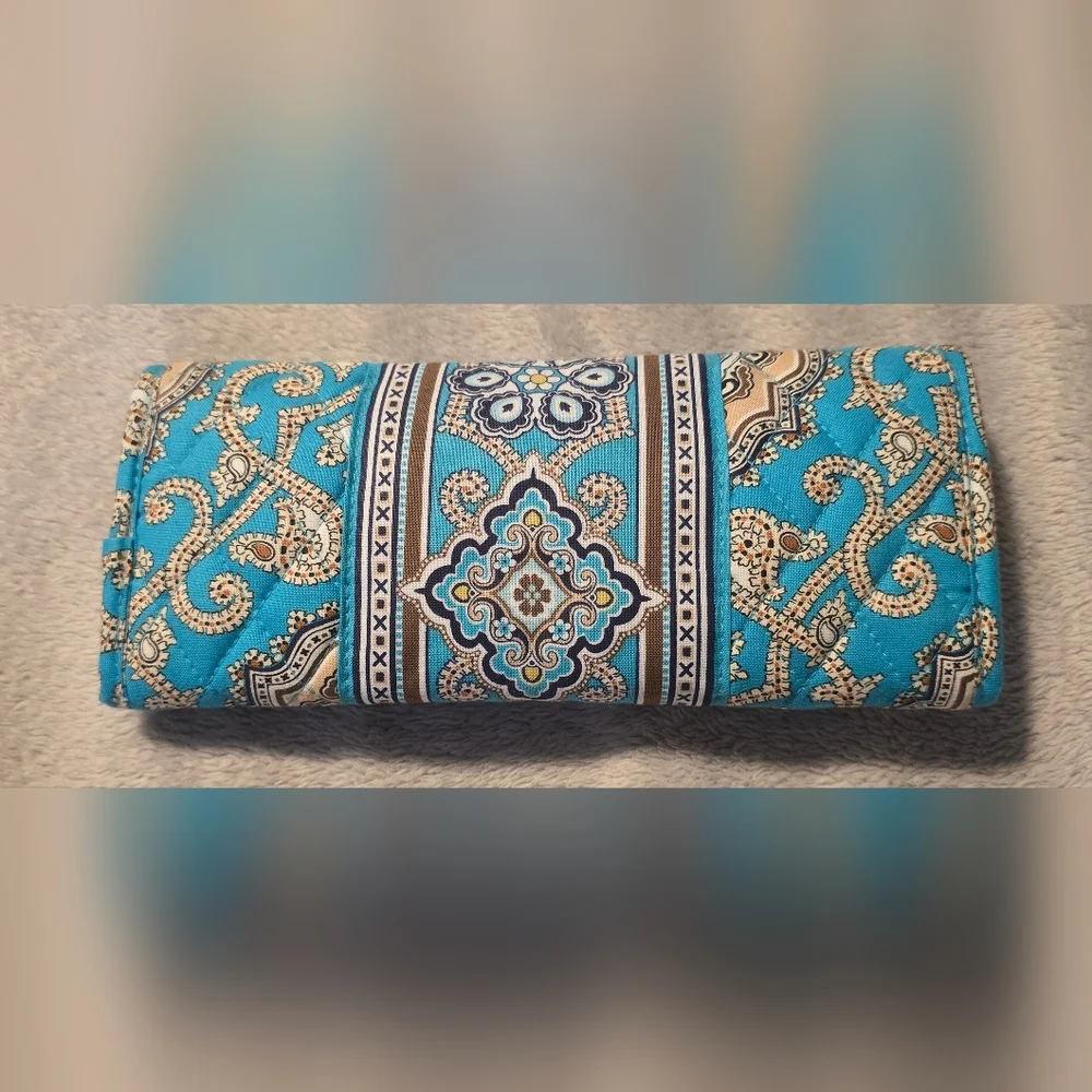 NWT Vera Bradley Totally Turq Sleek Wallet Magnetic Closure With Strap. - Picture 2 of 5